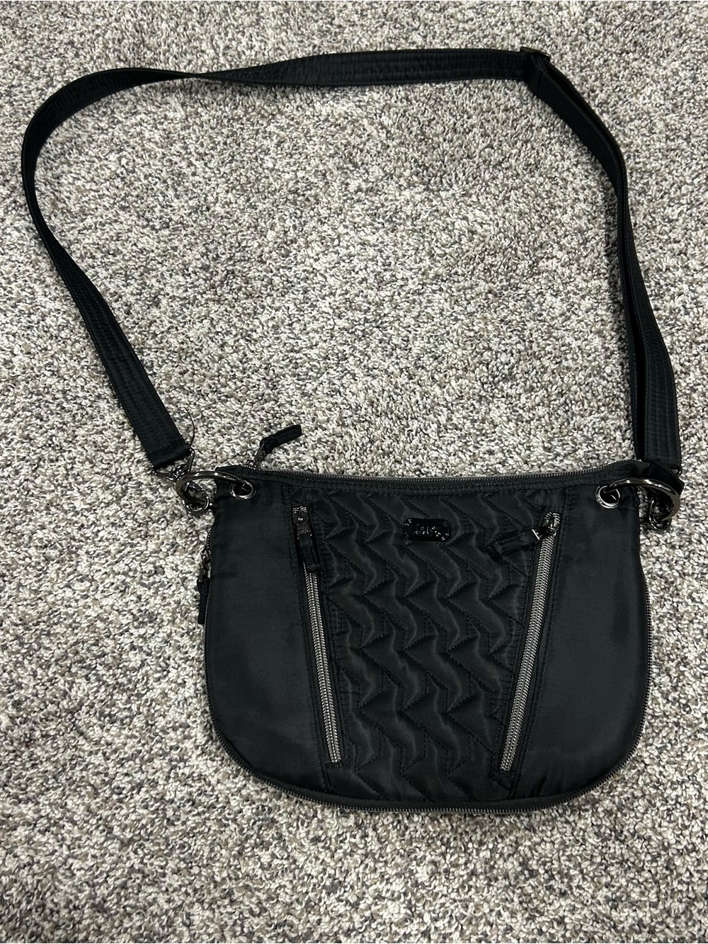 LUG SWIVEL Handbag in Black Expandable RFID Travel Quilted Crossbody